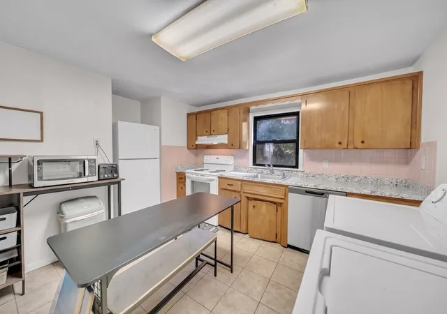 4th image of 44 Alsada Dr, Worcester, MA 01603 | MLS# 73567515
