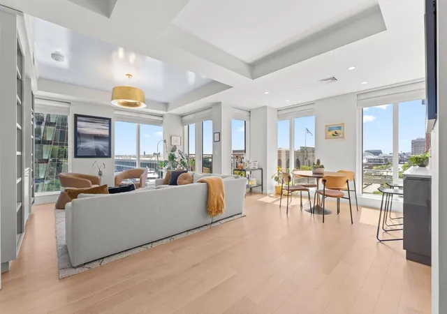 3rd image of 133 Seaport Blvd #722, Boston, MA 02210 | MLS# 73538458