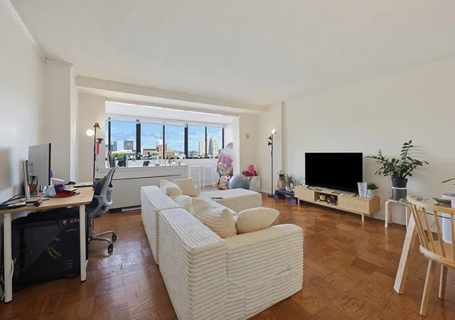 3rd image of 6 Whittier Pl #7B, Boston, MA 02114 | MLS# 73541660
