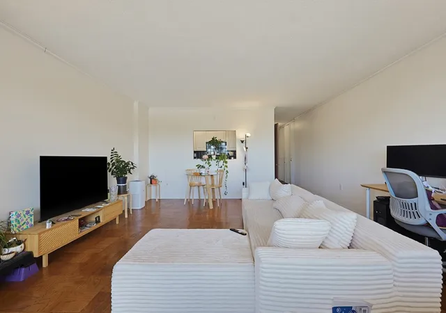 5th image of 6 Whittier Pl #7B, Boston, MA 02114 | MLS# 73541660