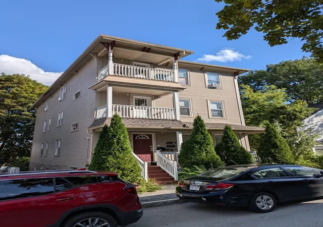 1st image of 7 Albert St, Worcester, MA 01610 | MLS# 73565375