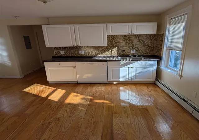 2nd image of 7 Albert St, Worcester, MA 01610 | MLS# 73565375