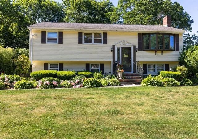 Homes for sale in Brockton, MA | 14 Highfield Dr, Brockton, MA 02301 | MLS# 73539442