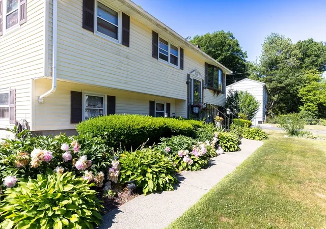Homes for sale in Brockton, MA | 14 Highfield Dr, Brockton, MA 02301 | MLS# 73539442