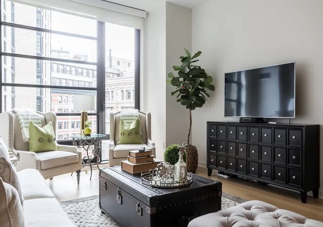 3rd image of 580 Washington St #812, Boston, MA 02111 | MLS# 73538051