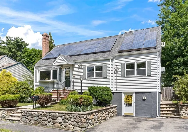 Homes for sale in Stoneham, MA | 5 Elizabeth Road, Stoneham, MA 02180 | MLS# 73537319