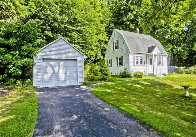 Photo 3 of Single family home for sale at 392 N Loomis St, Southwick, MA 01077 | MLS# 73555113 | Listing updated on 2026-07-30