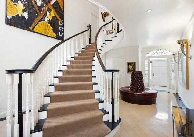 2nd image of 40 Singletree Rd, Chestnut Hill, MA 02467 | MLS# 73526856