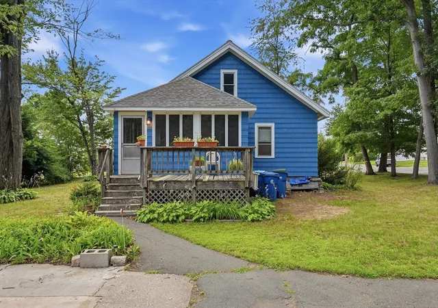 Photo 3 of Sale Pending at 44 Woodmont St, West Springfield, MA 01089 | MLS# 73555752 | Listing updated on 2026-09-19
