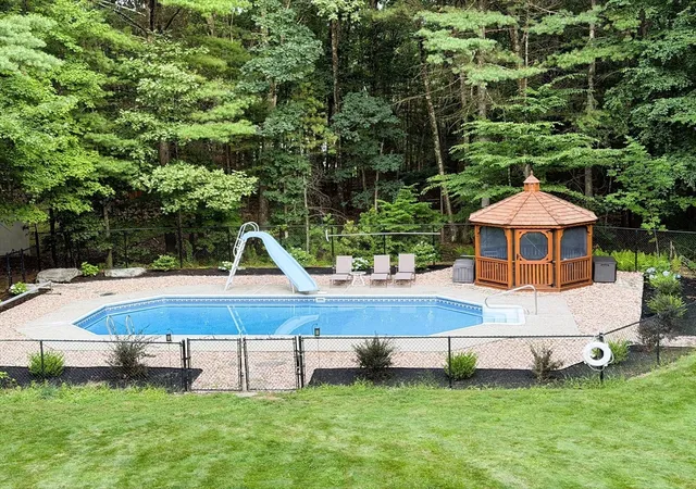 Photo 3 of Sale Pending at 31 Green St, Northborough, MA 01532 | MLS# 73560541 | Listing updated on 2026-09-08