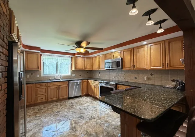 Photo 3 of Sale Pending at 31 Green St, Northborough, MA 01532 | MLS# 73560541 | Listing updated on 2026-09-08
