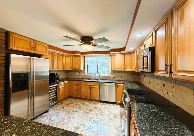 Photo 4 of Sale Pending at 31 Green St, Northborough, MA 01532 | MLS# 73560541 | Listing updated on 2026-09-08