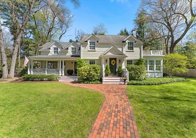 Homes for sale in Wellesley, MA | 279 Oakland Street, Wellesley, MA 02481 | MLS# 73509829
