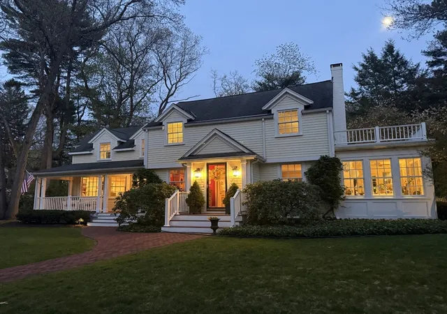 Homes for sale in Wellesley, MA | 279 Oakland Street, Wellesley, MA 02481 | MLS# 73509829