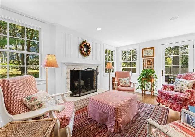 Homes for sale in Wellesley, MA | 279 Oakland Street, Wellesley, MA 02481 | MLS# 73509829