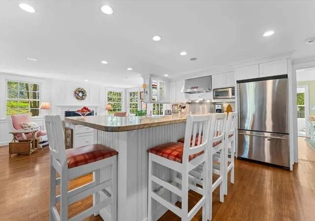 Homes for sale in Wellesley, MA | 279 Oakland Street, Wellesley, MA 02481 | MLS# 73509829