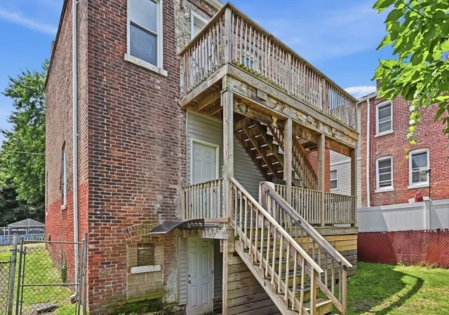 Homes for sale in Holyoke, MA | 116-118 West St, Holyoke, MA 01040 | MLS# 73545088