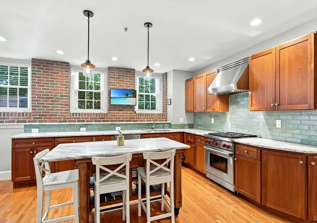 Listing Photo 5 - Condo for sale in building located at 221 Worcester Ln, Waltham, MA 02451 - Unit #6