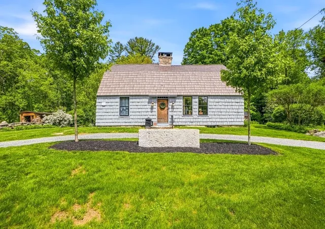 Homes for sale in Upton, MA | 52 Elm St, Upton, MA 01568 | MLS# 73523806