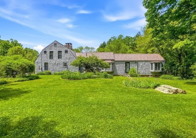 Homes for sale in Upton, MA | 52 Elm St, Upton, MA 01568 | MLS# 73523806