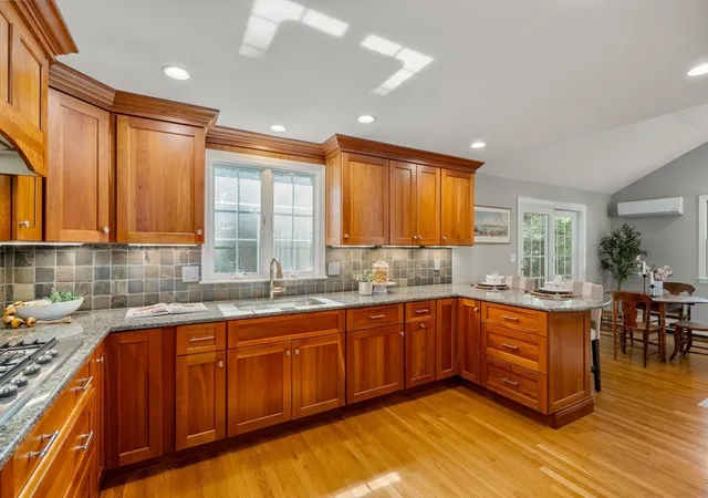 4th image of 58 Blacksmith Dr, Medfield, MA 02052 | MLS# 73556328