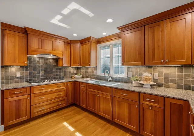 5th image of 58 Blacksmith Dr, Medfield, MA 02052 | MLS# 73556328
