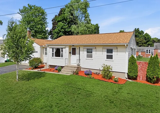 2nd image of 37 Woodcrest Ct, Chicopee, MA 01020 | MLS# 73535596