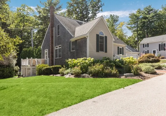 Homes for sale in Cohasset, MA | 18 Cedarledge Vlg #18, Cohasset, MA 02025 | MLS# 73518585
