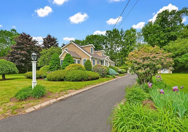 Homes for sale in Stoughton, MA | 310 Sumner St, Stoughton, MA 02072 | MLS# 73527758