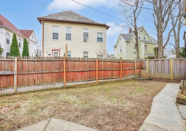 Homes for sale in Holyoke, MA | 40 Laurel St, Holyoke, MA 01040 | Houzeo