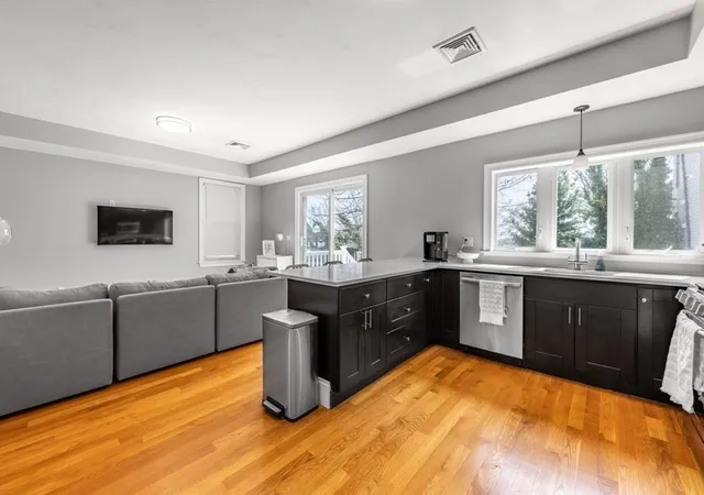 5th image of 417 E 7th St, Boston, MA 02127
