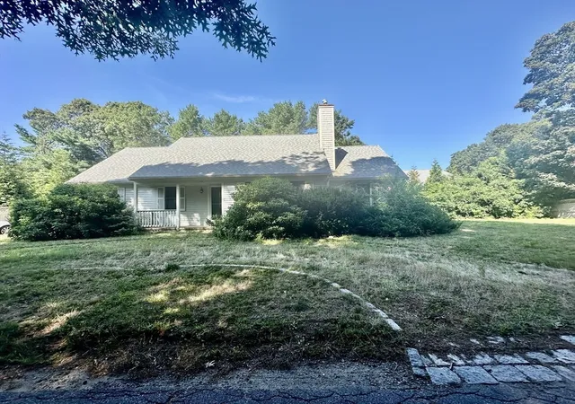 2nd image of 137 Wianno Circle, Barnstable, MA 02655 | MLS# 73568233