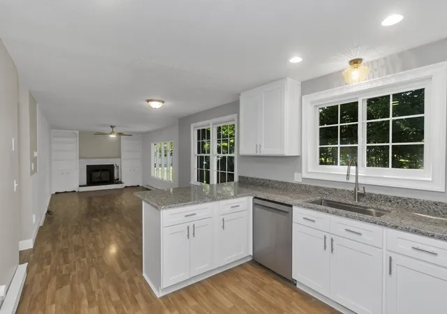 4th image of 127 Szetela Dr, Chicopee, MA 01013 | MLS# 73558030