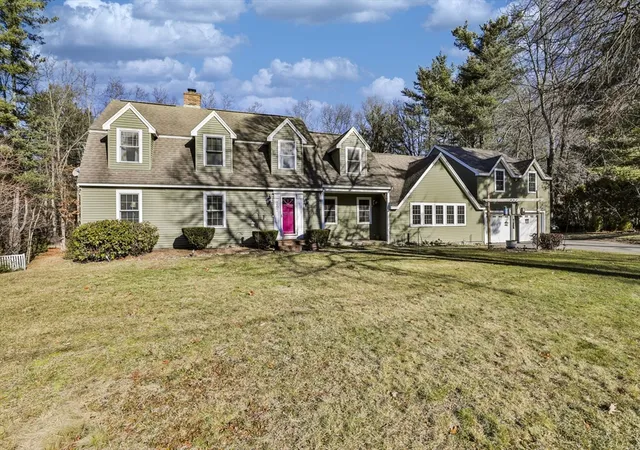 Photo 2 of Single family home for sale at 207 Oak Ridge Rd, Plaistow, NH 03865 | MLS# 73470087 | Listing updated on 2026-01-24