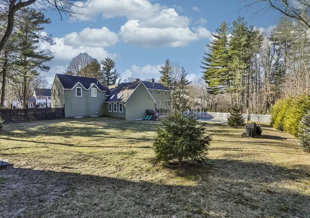 Photo 4 of Single family home for sale at 207 Oak Ridge Rd, Plaistow, NH 03865 | MLS# 73470087 | Listing updated on 2026-01-24