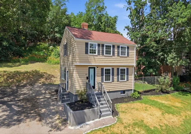 Homes for sale in Woburn, MA | 270 Cambridge Rd, Woburn, MA 01801 | MLS# 73542314