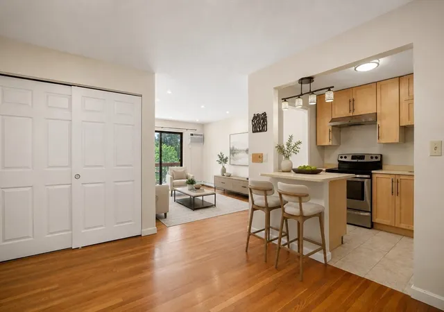 2nd image of 655 Saw Mill Brook Prkwy #20, Newton Center, MA 02459 | MLS# 73545745