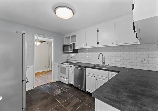 3rd image of 42 Woodway Dr, Shrewsbury, MA 01545 | MLS# 73522104