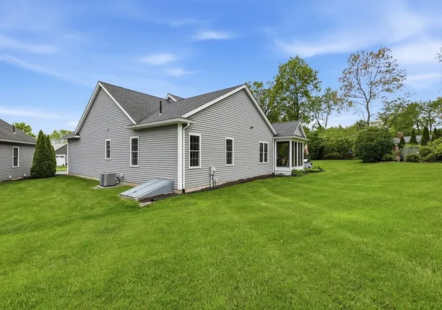 Homes for sale in Wilbraham, MA | 34 Sandalwood Dr, Wilbraham, MA 01095