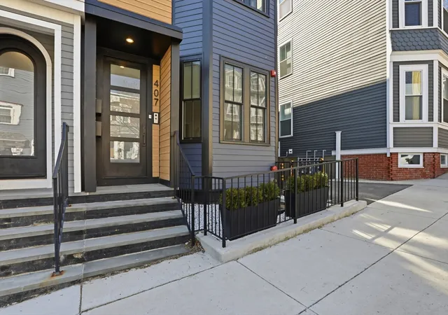 2nd image of 407 E 7th St #2, South Boston, MA 02127 | MLS# 73500701
