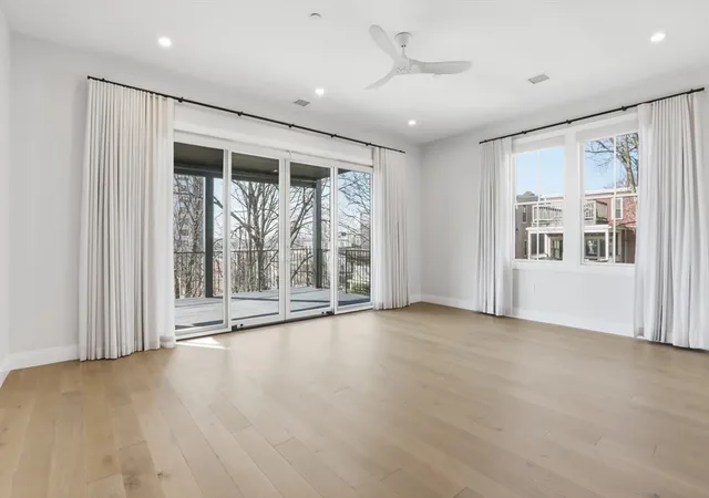 3rd image of 407 E 7Th St, Boston, MA 02127