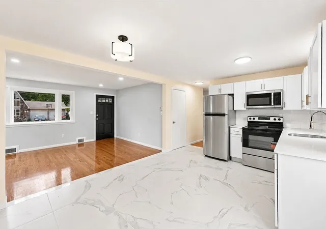 Photo 4 of Sale Pending at 169 Slater Ave, Springfield, MA 01119 | MLS# 73551642 | Listing updated on 2026-09-08