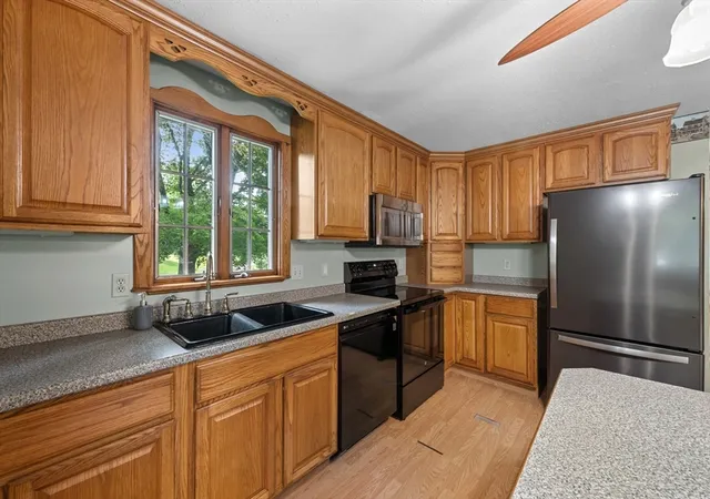 3rd image of 22 Smithville Rd, Spencer, MA 01562 | MLS# 73562697