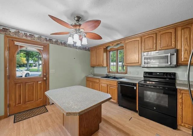 4th image of 22 Smithville Rd, Spencer, MA 01562 | MLS# 73562697