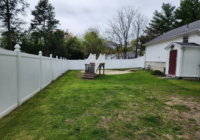 4th image of 33 Guerin St, Chicopee, MA 01020 | MLS# 73518008