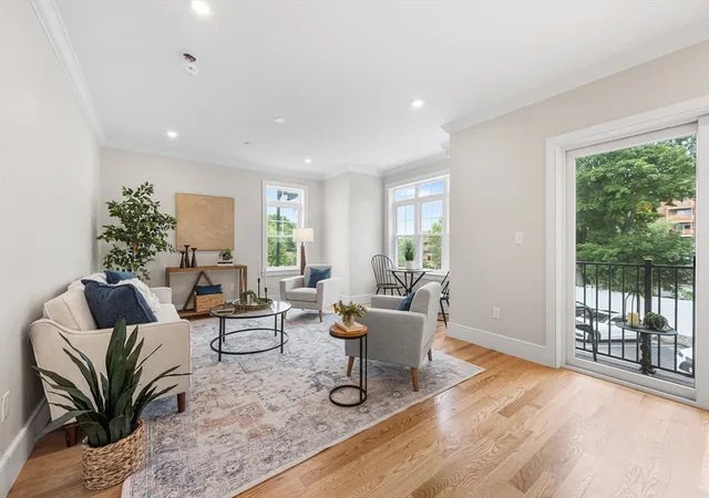 4th image of 315 College Farm Rd, Waltham, MA 02451