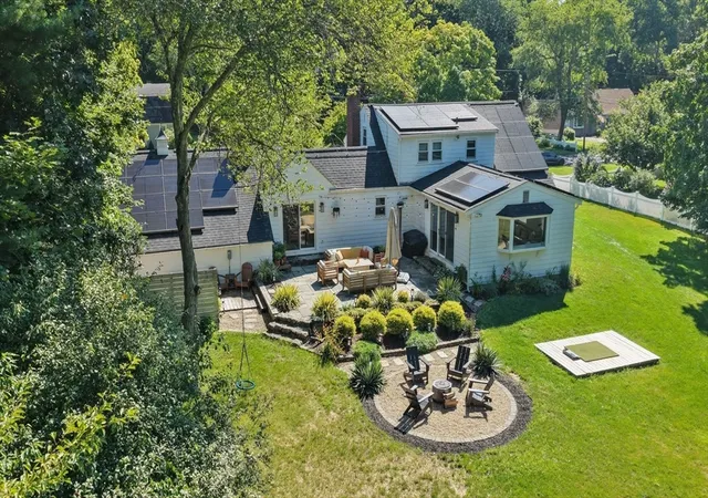 3rd image of 13 Forrest Rd, Topsfield, MA 01983 | MLS# 73558588