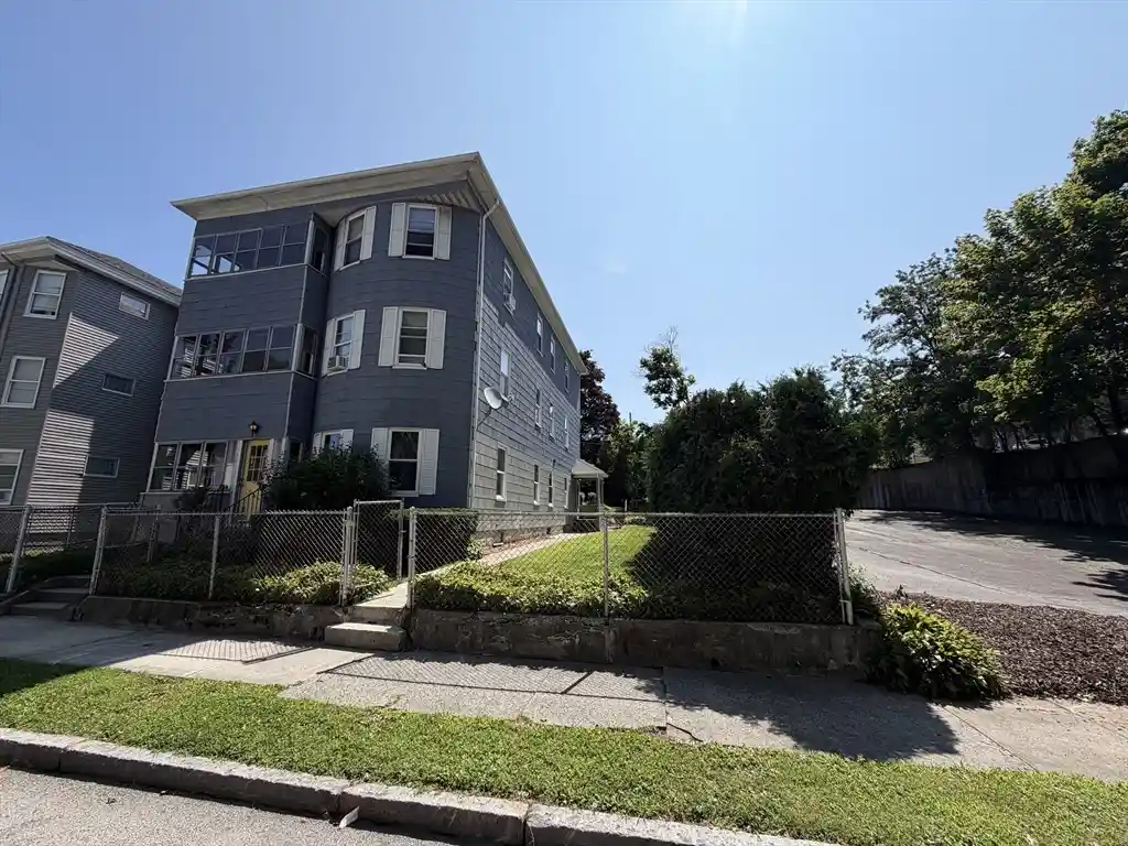 Listing Photo 2 - Condo for sale in 76 Paine St located at 76 Paine St, Worcester, MA 01605 - Unit 76 Paine St