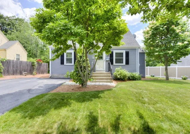 1st image of 10 Ridgewood Rd, Worcester, MA 01606 | MLS# 73538061