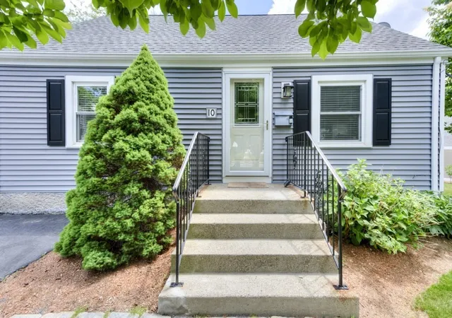 2nd image of 10 Ridgewood Rd, Worcester, MA 01606 | MLS# 73538061